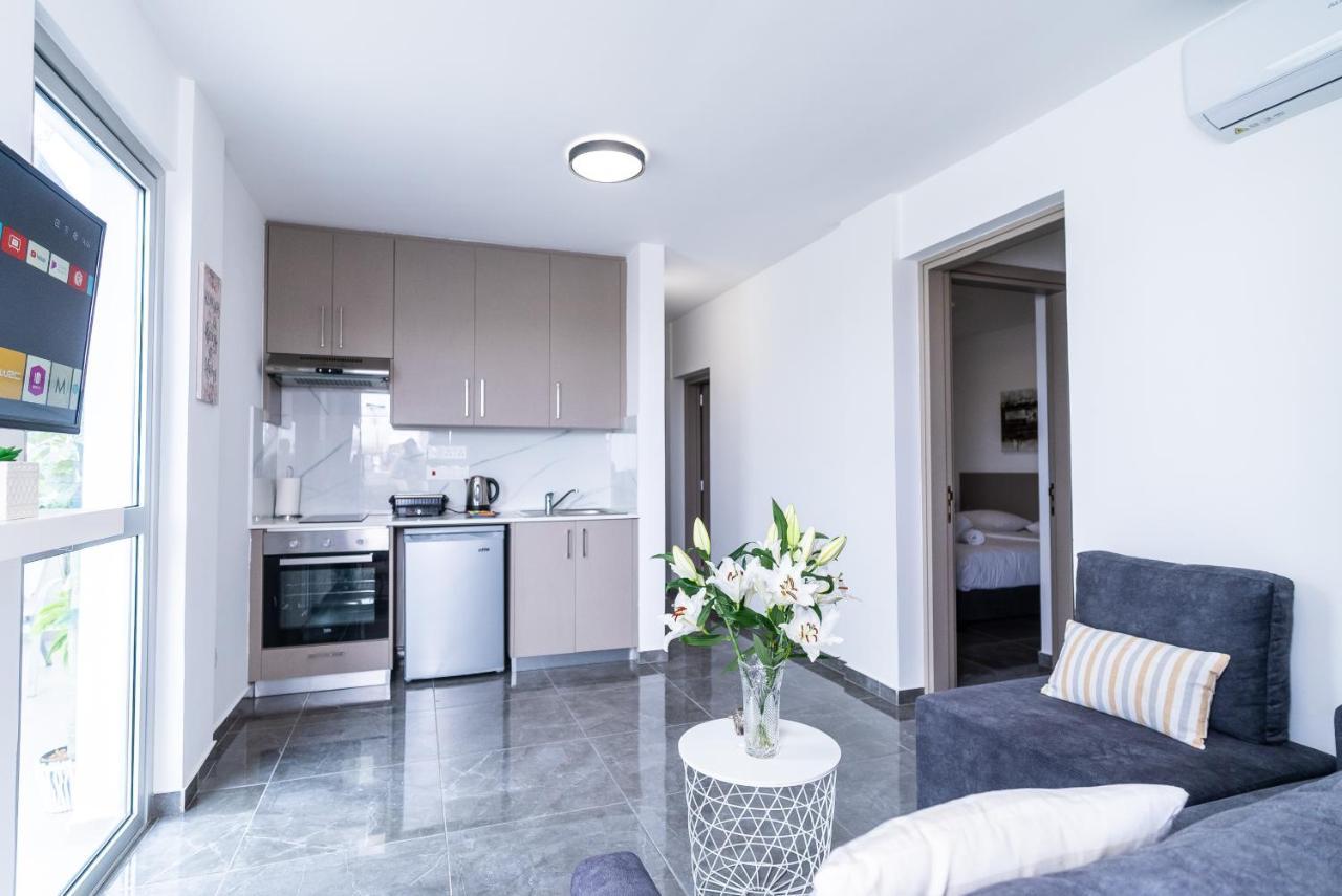 Spiros Luxury Apartments アヤナパ エクステリア 写真