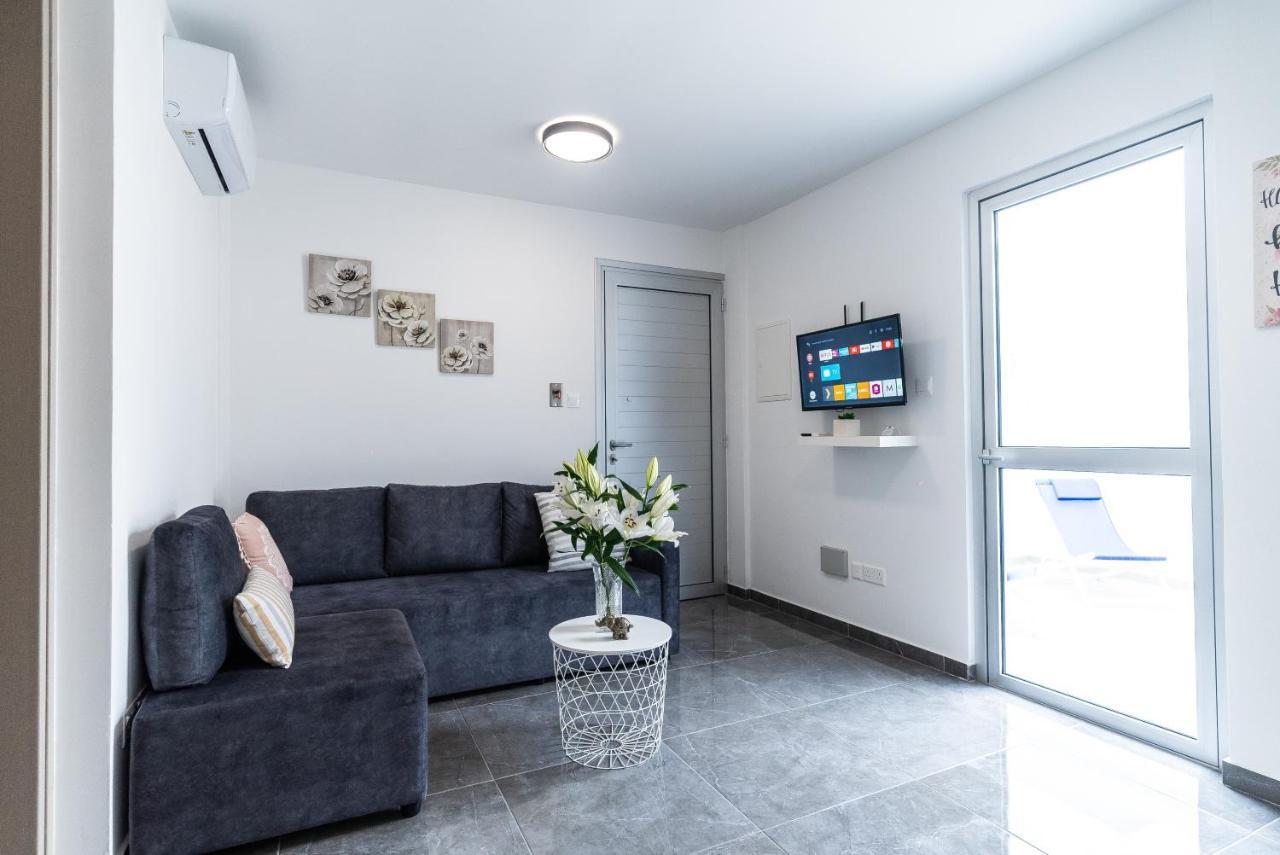 Spiros Luxury Apartments アヤナパ エクステリア 写真