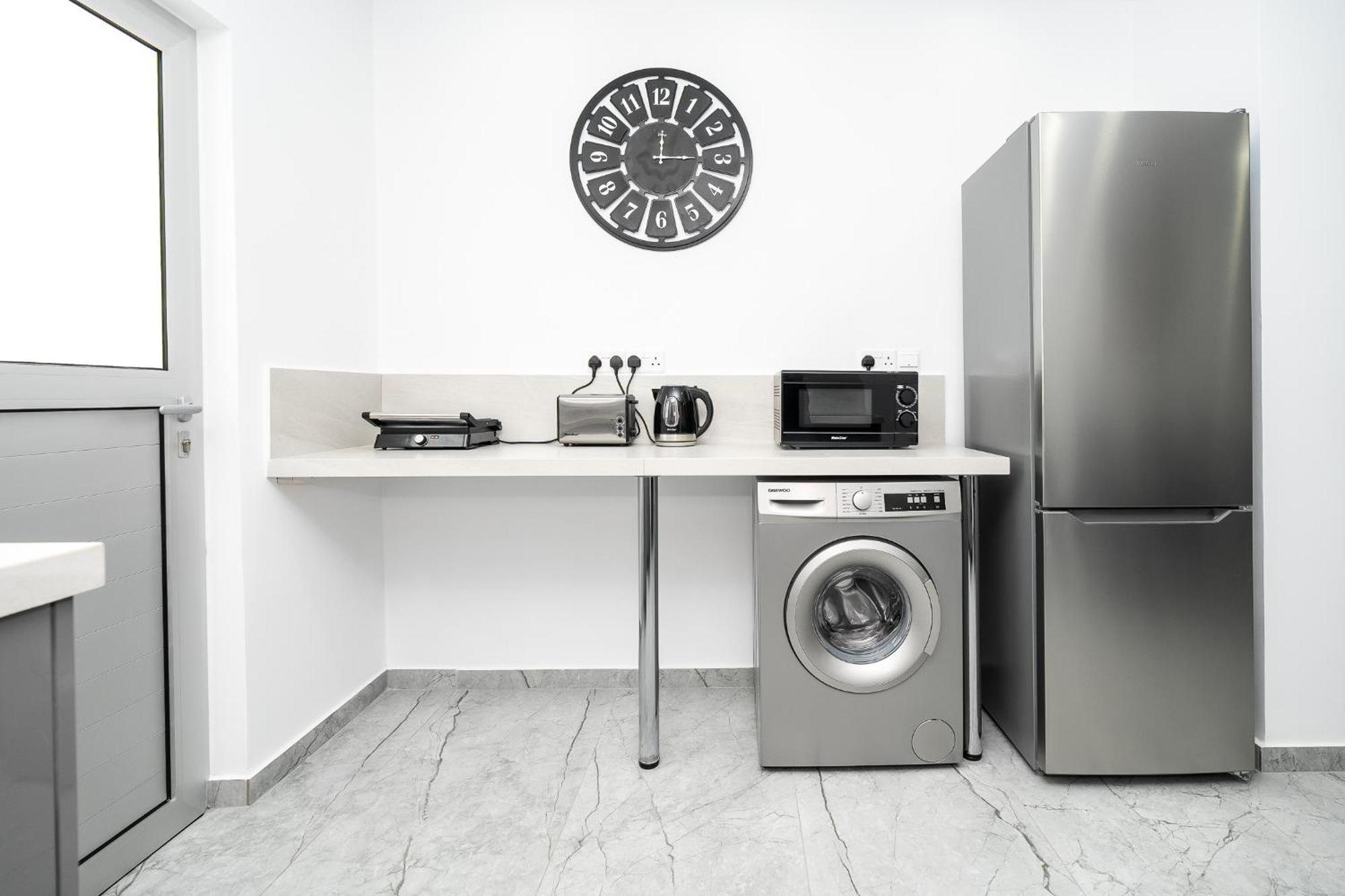 Spiros Luxury Apartments アヤナパ エクステリア 写真