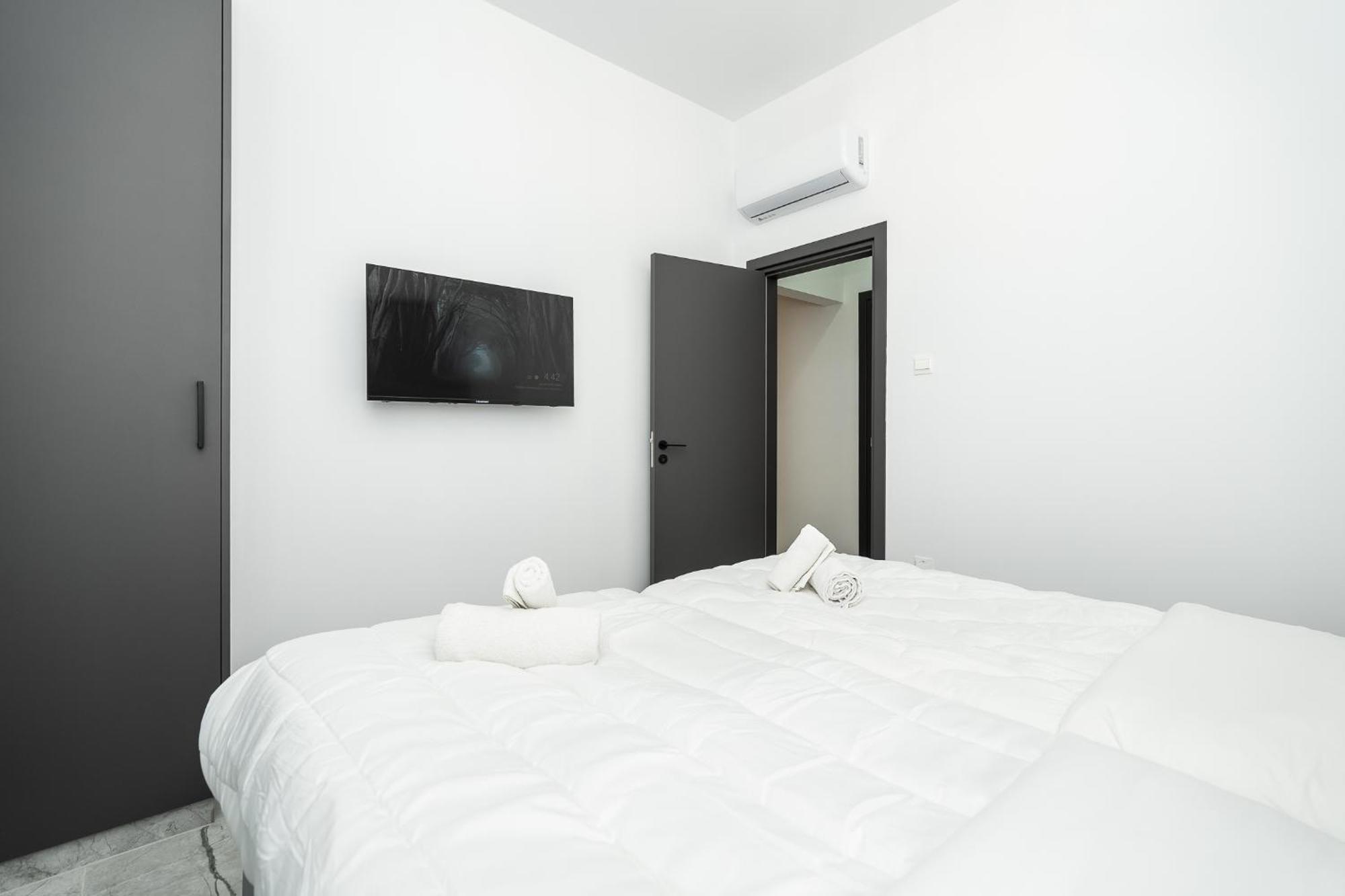 Spiros Luxury Apartments アヤナパ エクステリア 写真