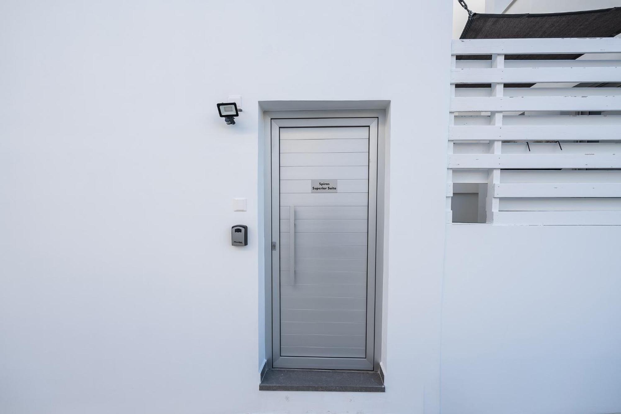 Spiros Luxury Apartments アヤナパ エクステリア 写真